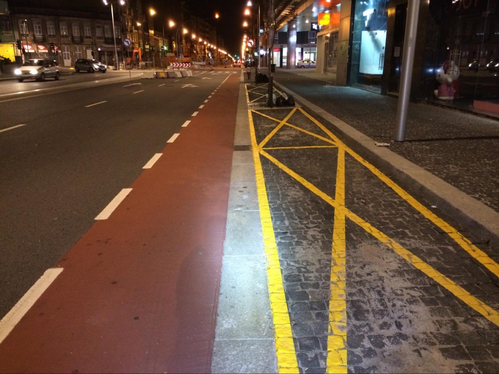 Trecho da via ciclável da av. da Boavista considerado particularmente perigoso pela MUBi - situação atual